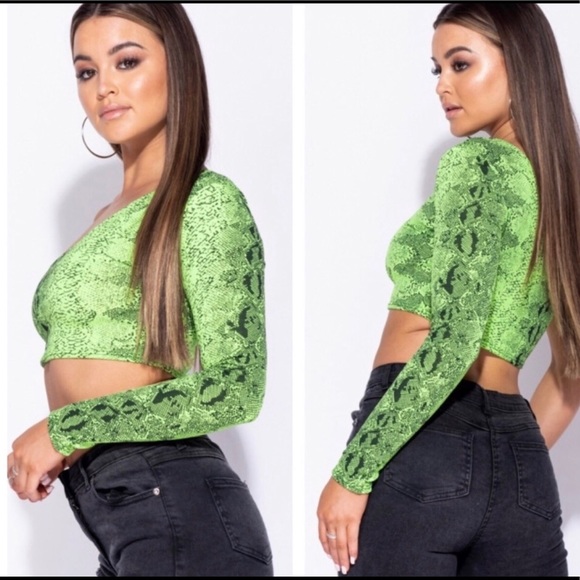 🔥NWT🔥Green Snake One Shoulder Crop - Picture 2 of 5